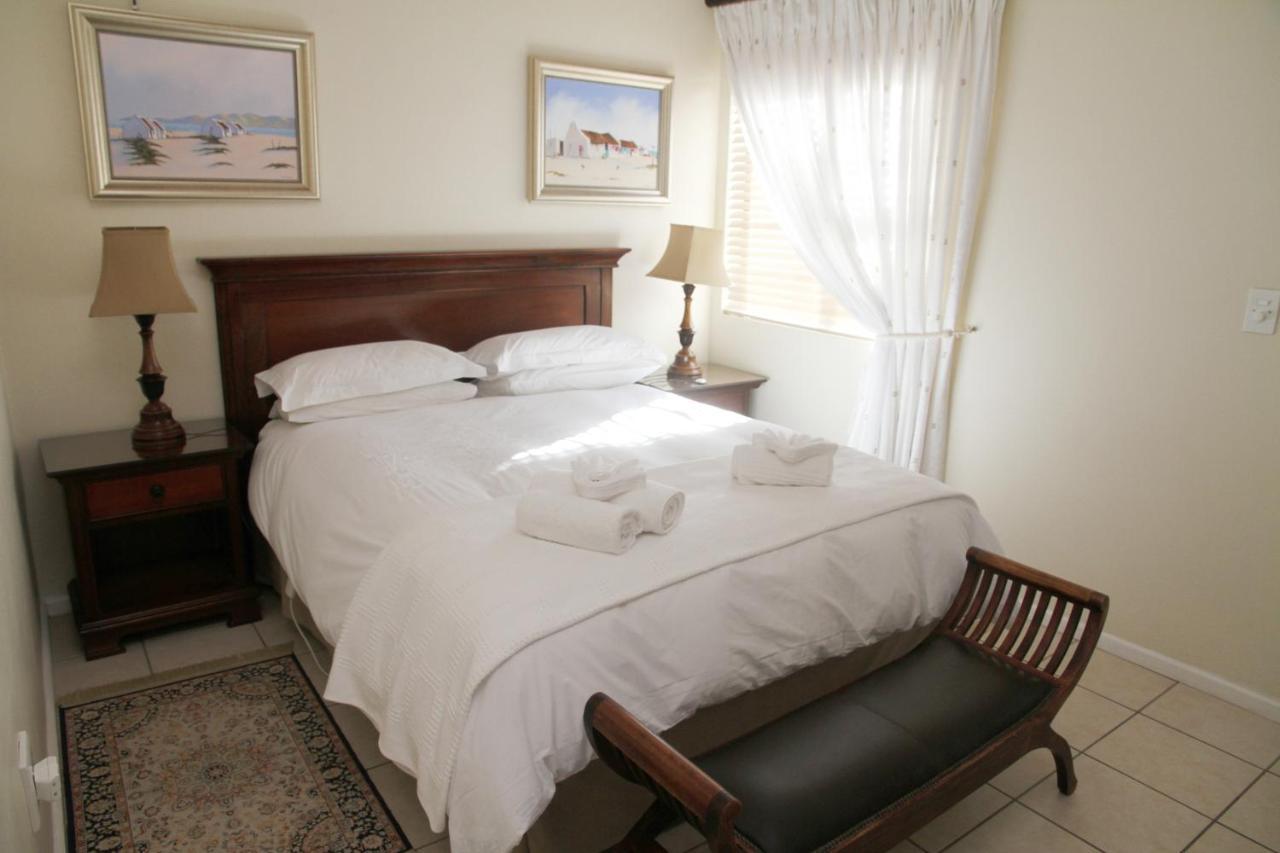 Whispering Whale Hotel จาค็อบส์เบย์ ภายนอก รูปภาพ